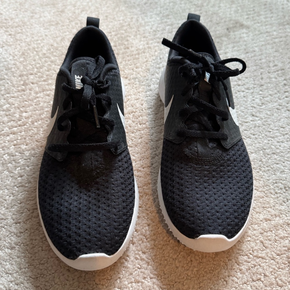 Nike Dual-Tone Black and White Running Shoes